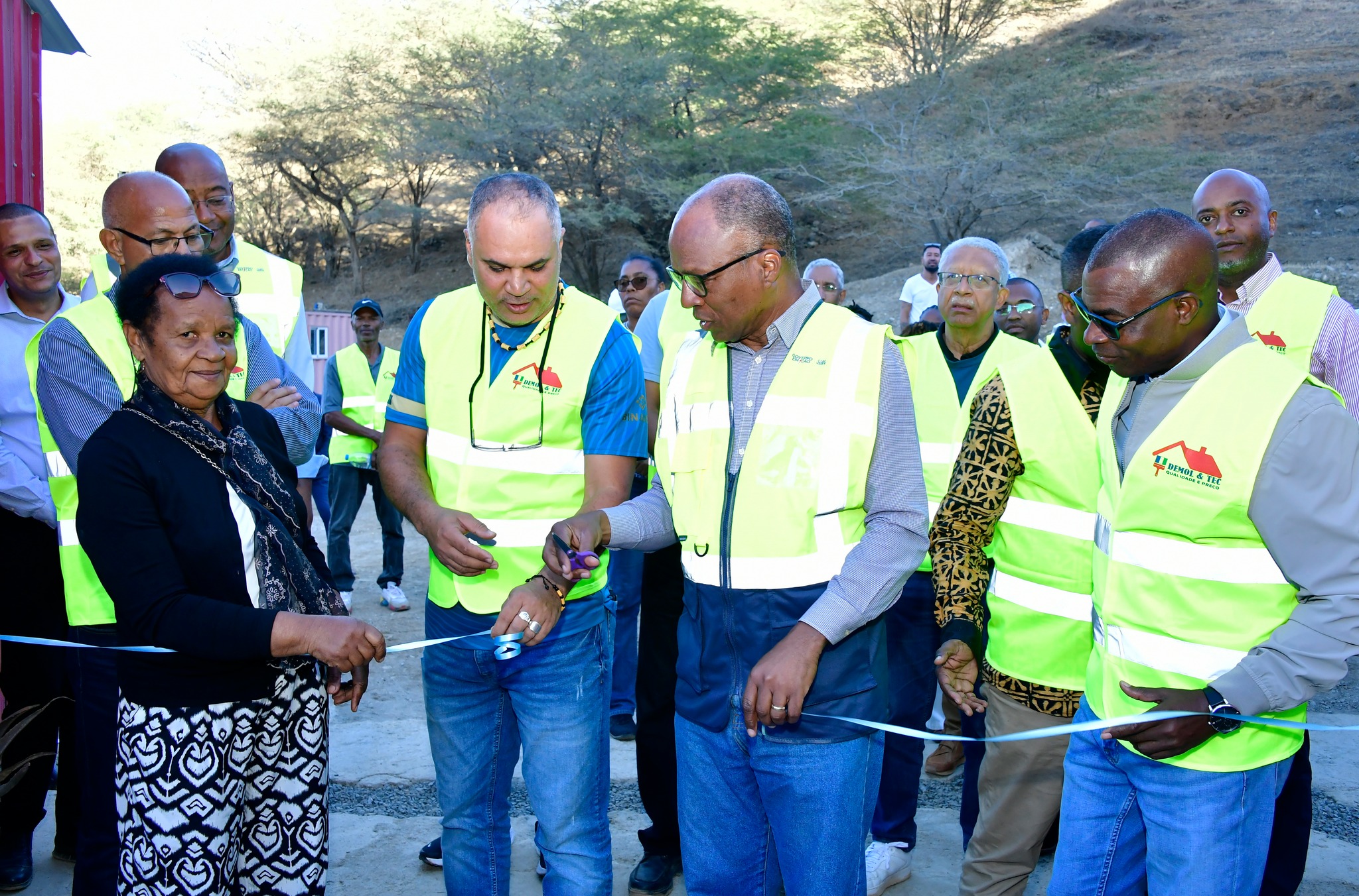 RAVA: EMPRESA DEMOL & TEC INAUGURA PRIMEIRA CENTRAL DE BRITAGEM DA ILHA